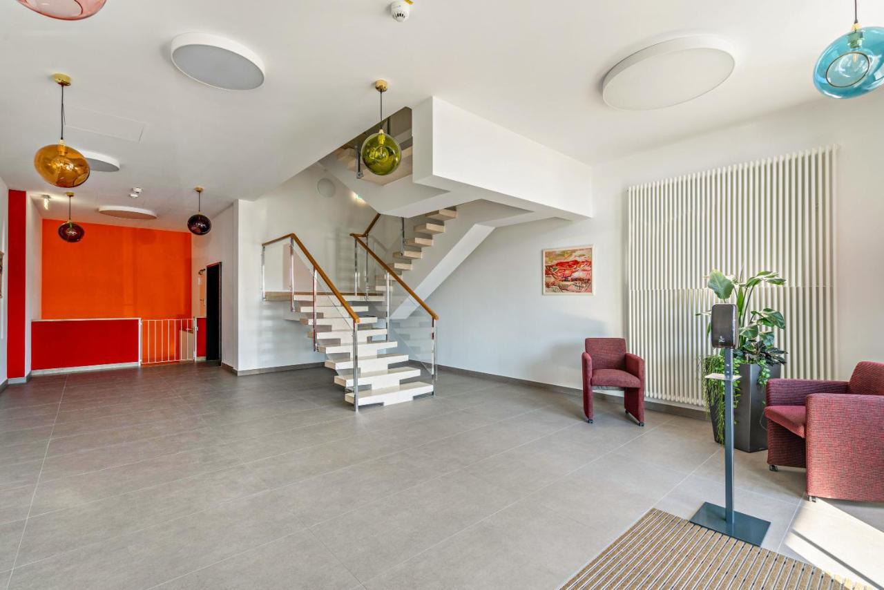 Huber Living Basic 106 Apartamento Germering Exterior foto